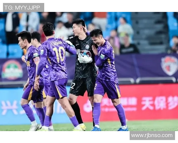 巴顿精彩助攻助力天津津门虎奋勇争先展现球队团结拼搏精神