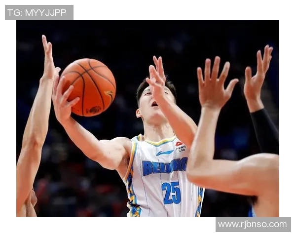 王少杰精彩抛投瞬间助力CBA球队逆转胜利展现篮球魅力