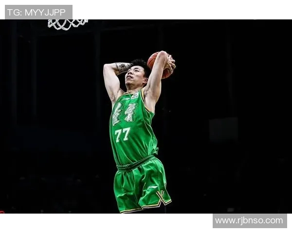 张镇麟精彩扣篮瞬间引发全场欢呼展现篮球魅力与激情