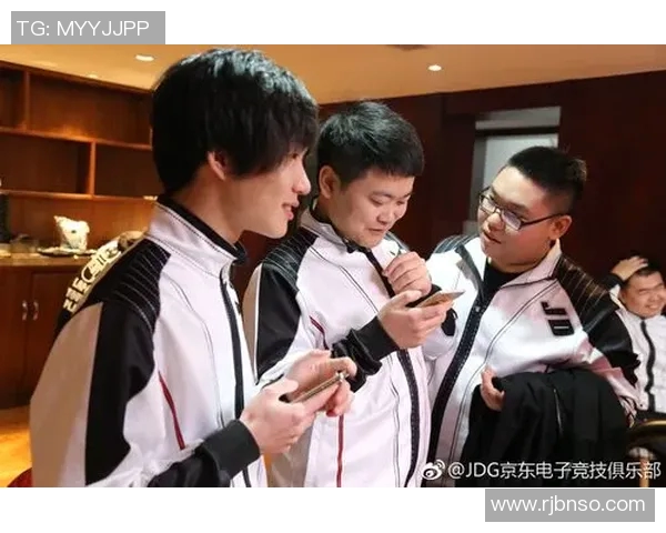 JDGJunjia引领电竞潮流展现团队精神与个人魅力的完美结合 JDGJunjia引领电竞潮流展现团队精神与个人魅力的完美结合
