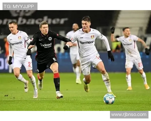 弗莱堡主场失利，RB莱比锡实力占优取胜：德甲赛场的激烈对决