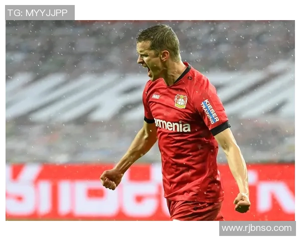 勒沃库森主场3-0科隆豪取胜利狂欢沸腾